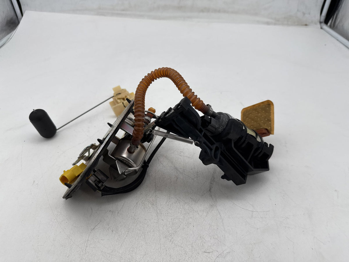 2008 Harley Softail Custom FXSTC OEM Fuel Pump Gas Gasoline Petrol Sending