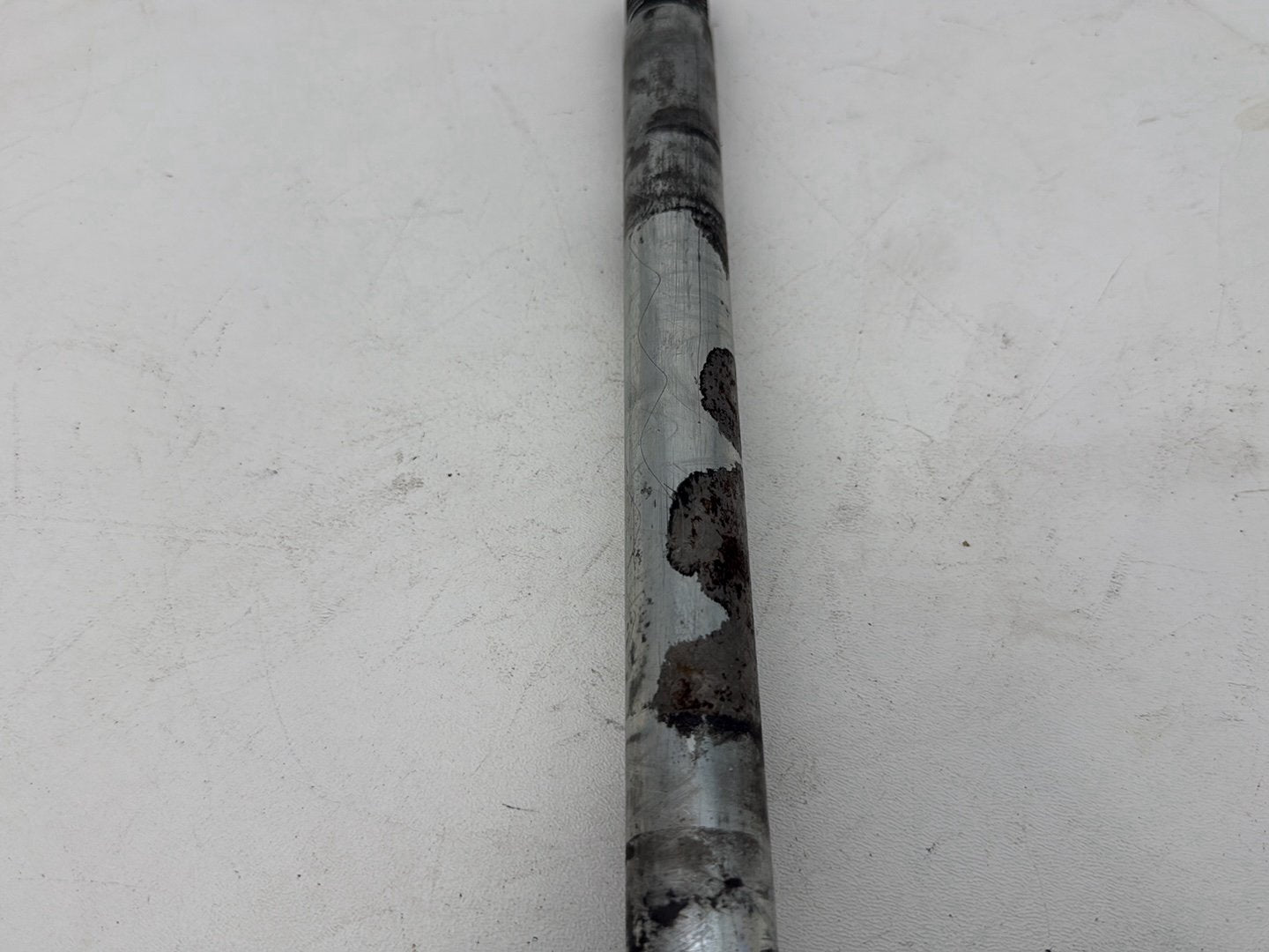 1999 - 2006 Harley-Davidson Touring Electra Glide Rear Wheel Axle Bolt Shaft 	41056-02