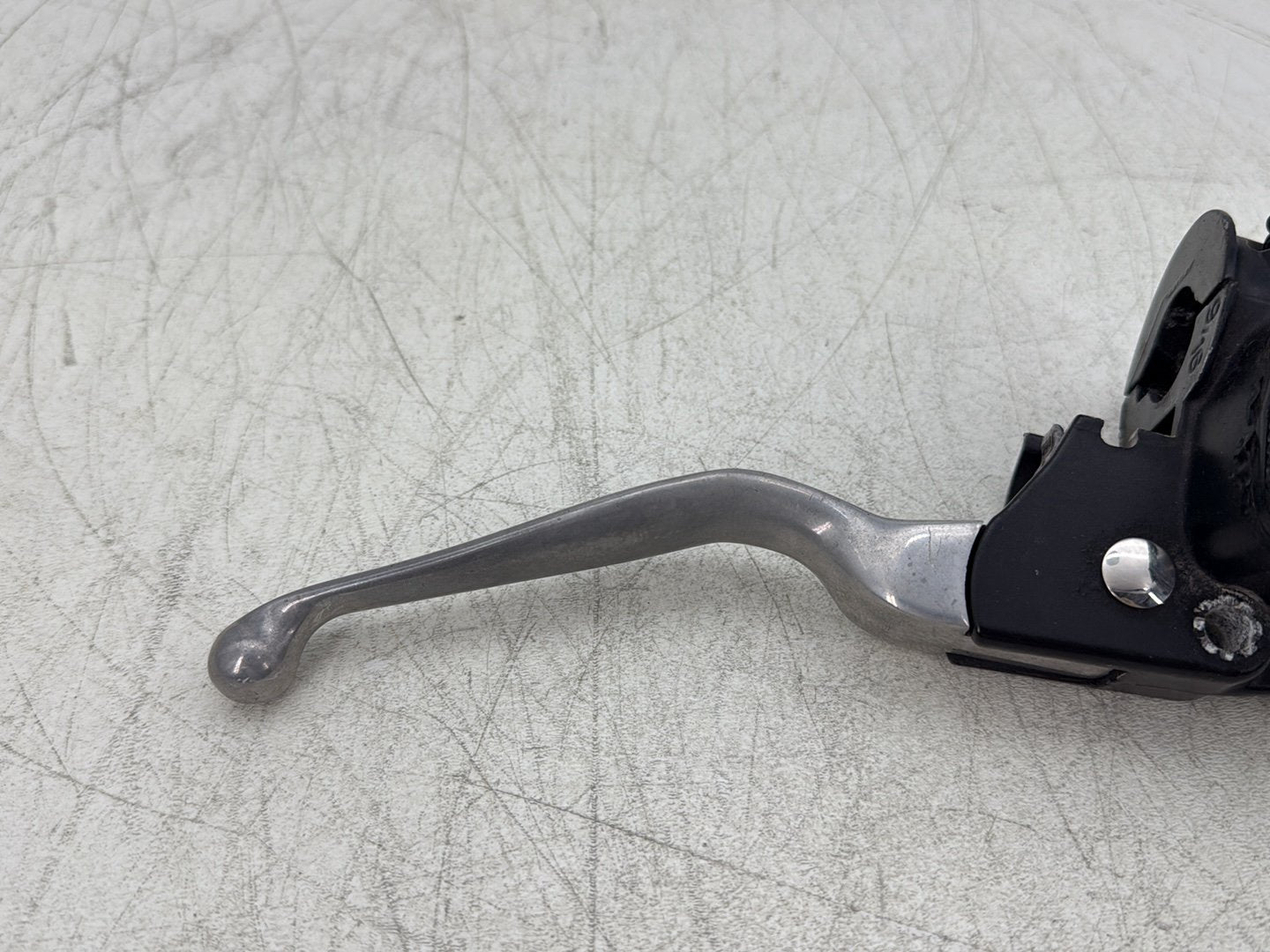 2012 Harley Dyna Super Glide Custom FXDCI OEM Front Right Brake Lever Master Cylinder