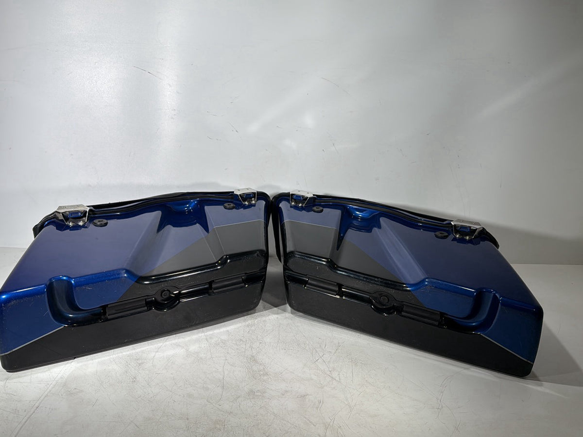 2010 Harley Touring Electra Glide Ultra OEM Left Right Saddlebags Luggage NOKey