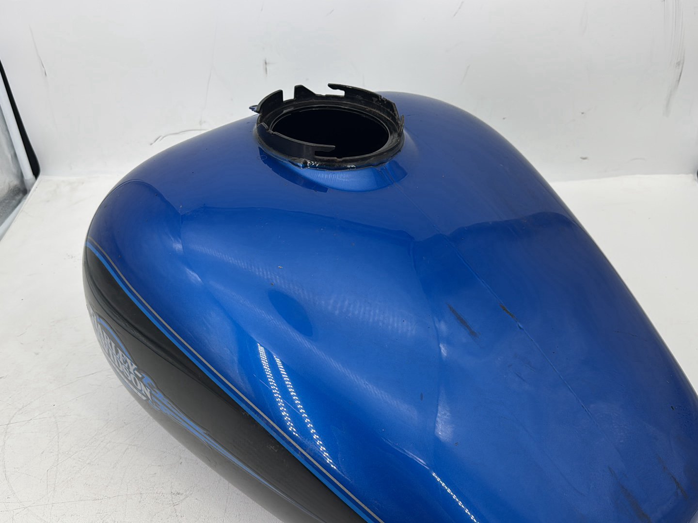 2008 Harley Touring FLHT Electra Glide OEM Fuel Gas Tank Gasoline Reservoir
