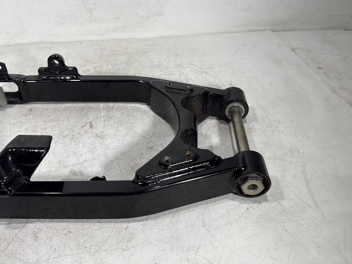 2014 Harley Dyna Low Rider FXDL OEM Rear Fork Swingarm Swing Arm 47820-10