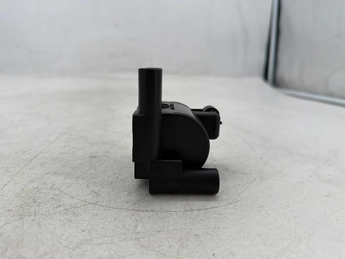 2017 Harley Dyna Street Bob FXDB OEM Ignition Coil Spark Igniter 31696-07A