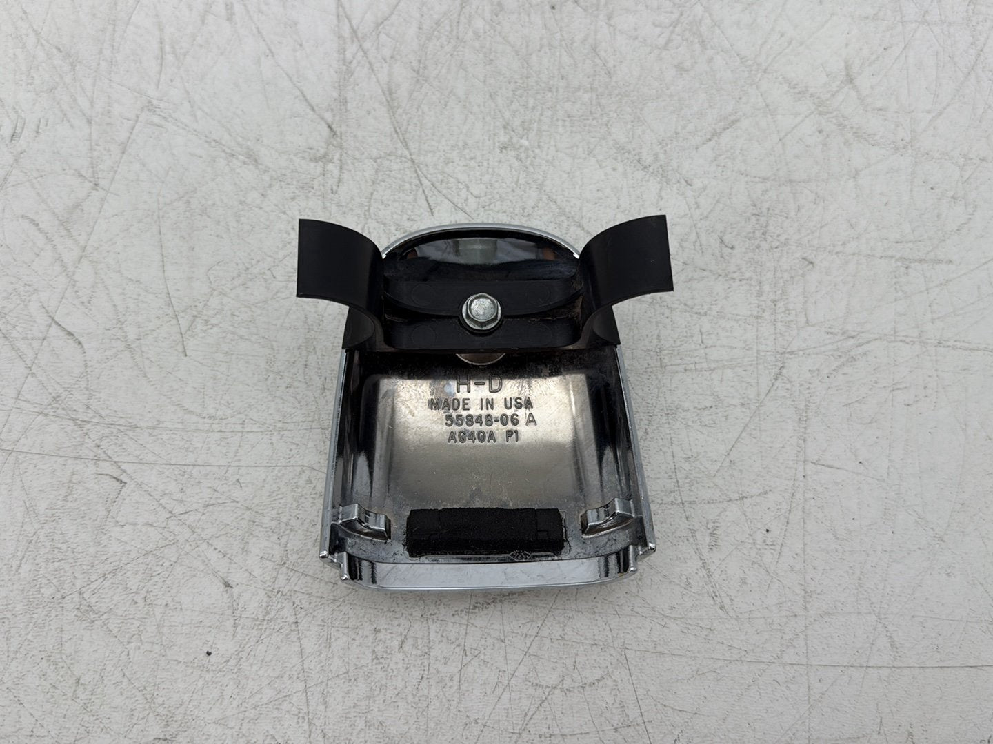 2008 Harley Dyna FXDL Low Rider Anniversary OEM Front Handlebar Riser Top Clamp Chrome