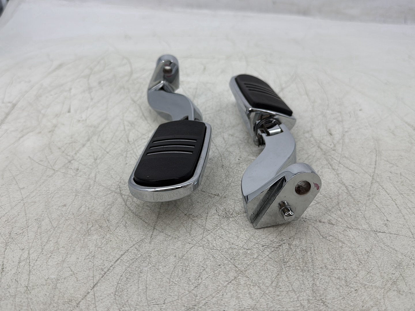 2004 Harley Road King Touring Custom FLHRSI OEM Passenger Left & Right Foot Pegs