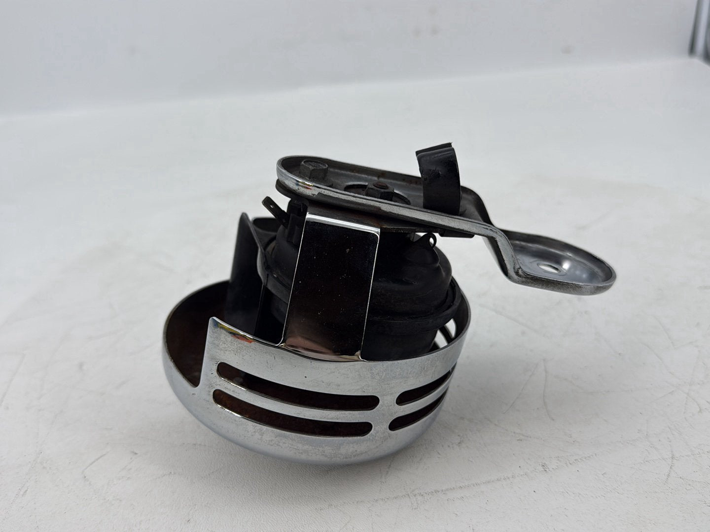 2007 - 2012 Harley-Davidson Dyna Super Glide Horn Signal Klaxon Chrome Cover  	69012-93A
