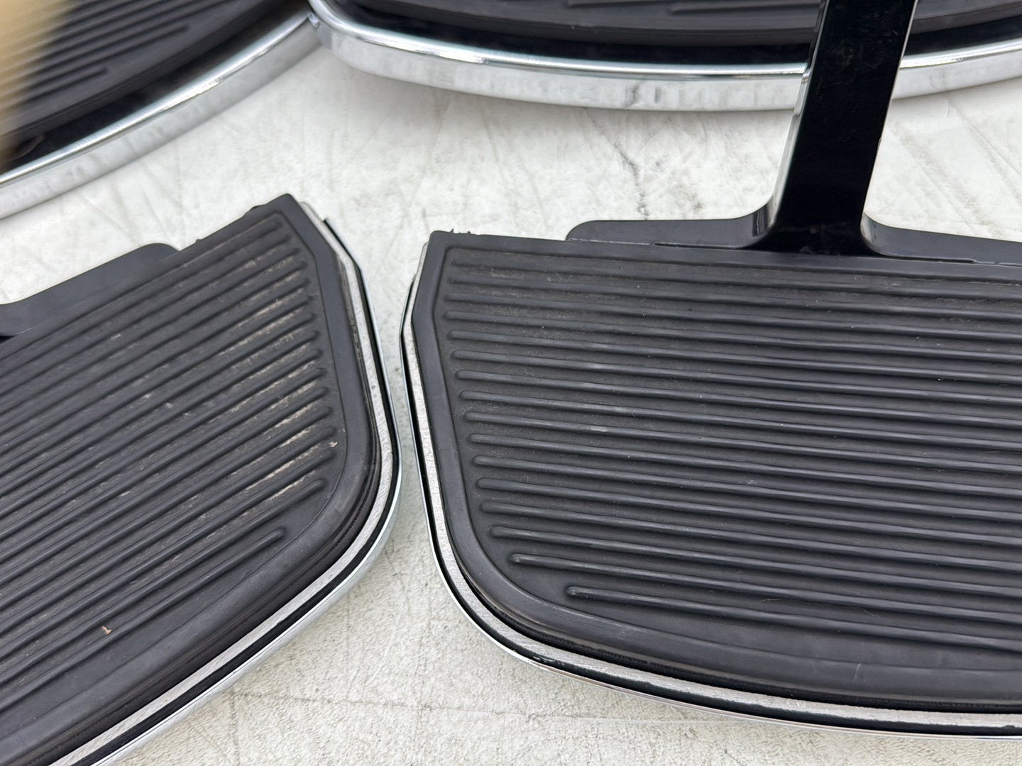 2007 Harley Electra Glide Touring Left Right Driver &amp; Pass Floorboard Foot Rest