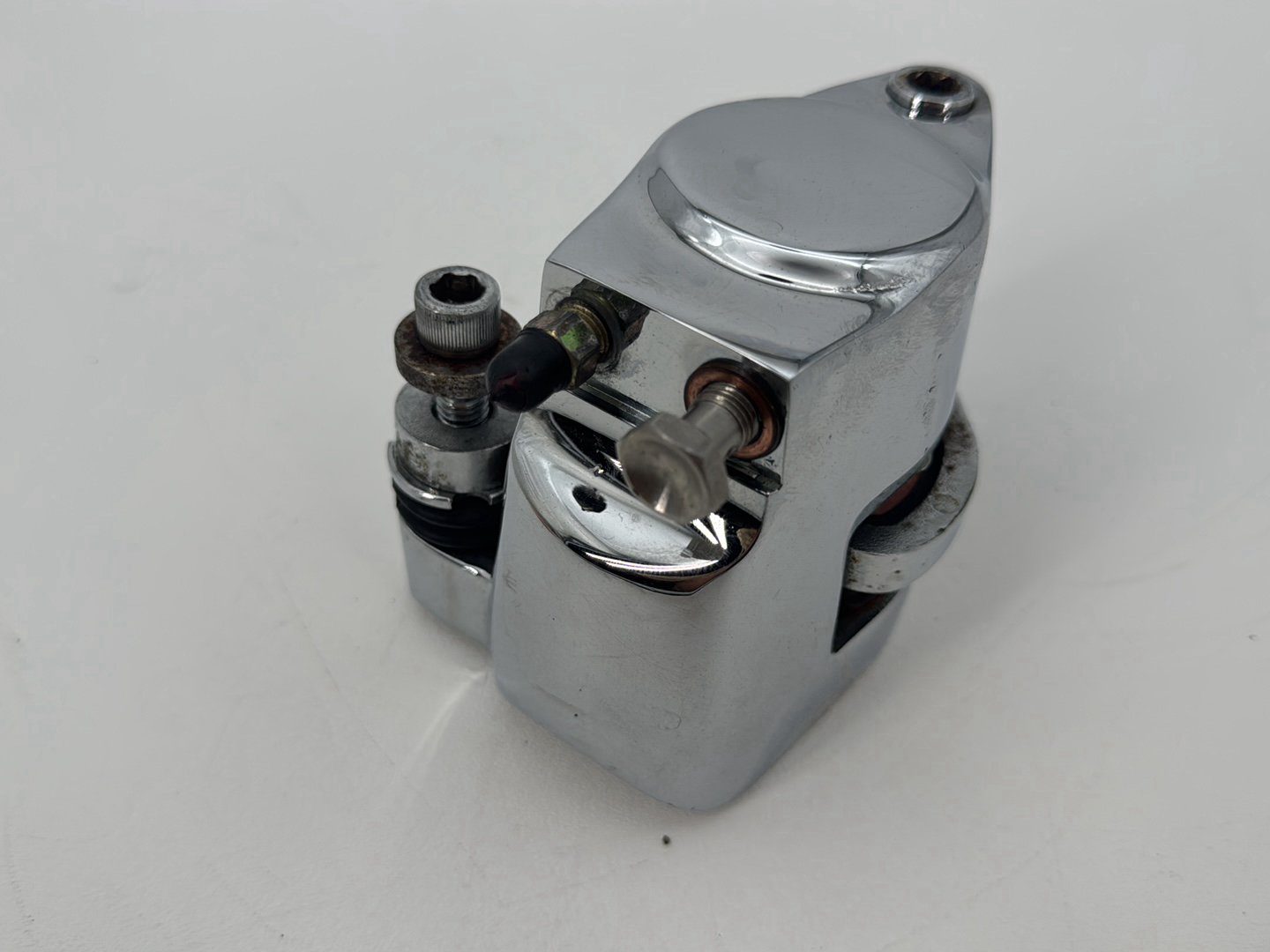 1999 - 2006 Harley-Davidson Dyna Low Rider Front Right 1 Brake Caliper Chrome