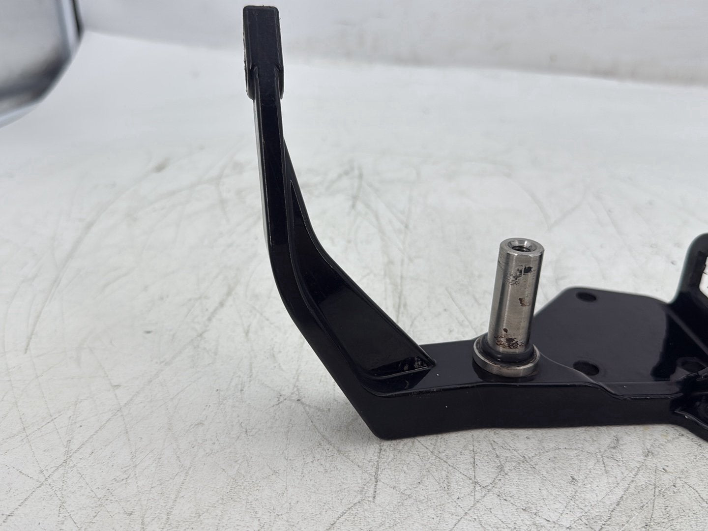 2006 Harley Softail FLSTCI Heritage Classic OEM Right Driver Footpeg Bracket Mount