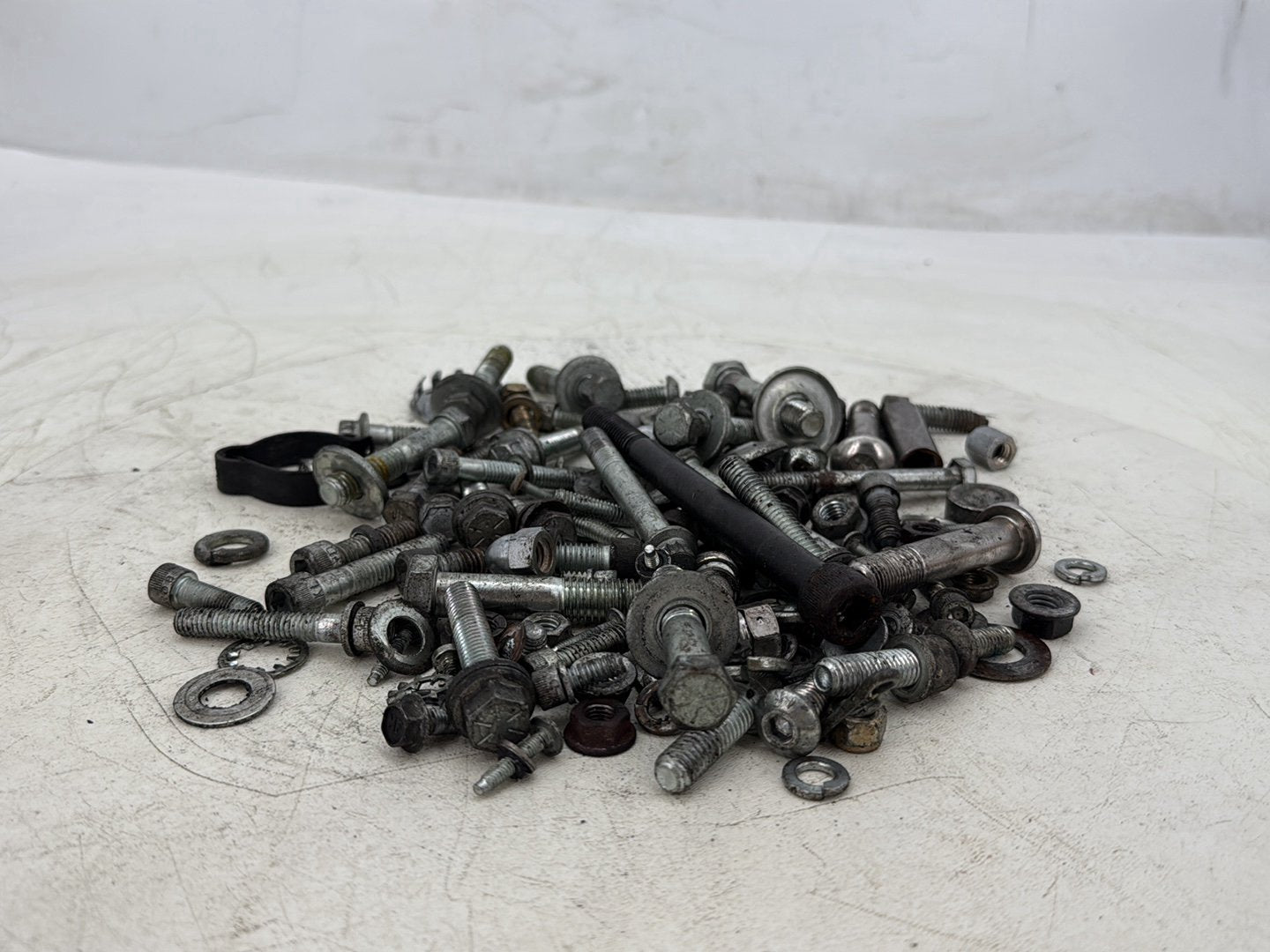 2004 Harley Dyna Super Glide FXDI OEM Hardware Bolts Nuts & Brackets