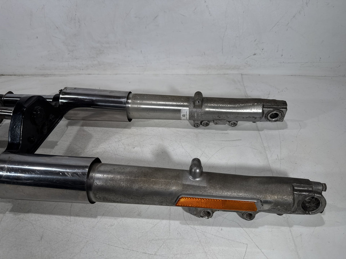 2013 Harley Street Glide Touring Front Triple Tree Set & LH RH Fork Legs Sliders