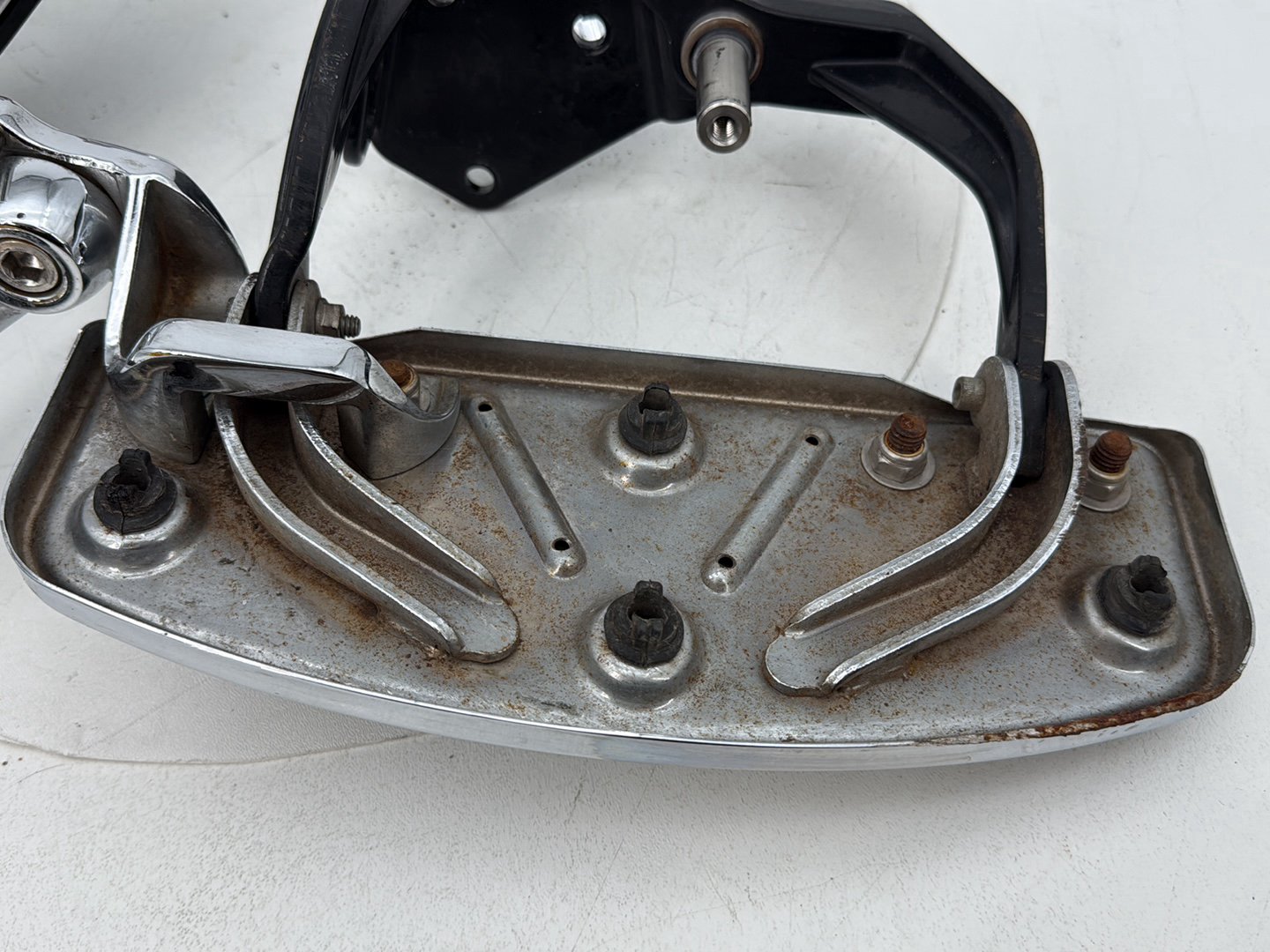 1999 - 2006 Harley-Davidson Softail Heritage Left Right Driver Floorboard Foot Rest 42431-00A