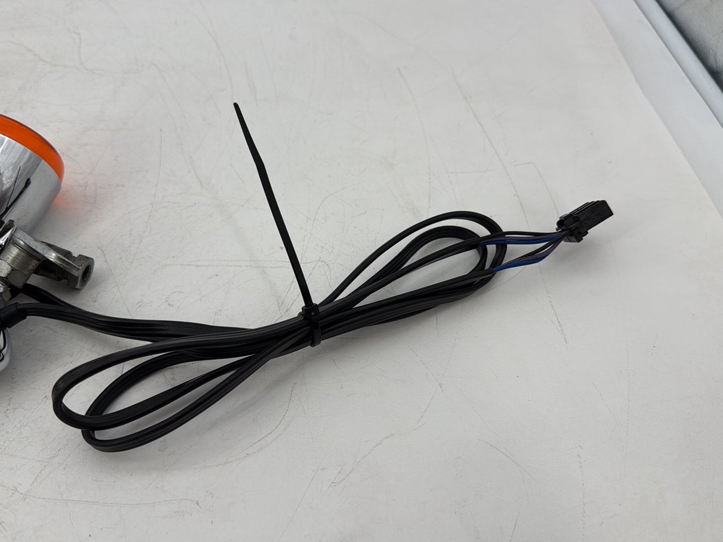 1999 - 2006 Harley-Davidson Dyna Super Glide Front Left Right Turn Signal Indicators 68972-00