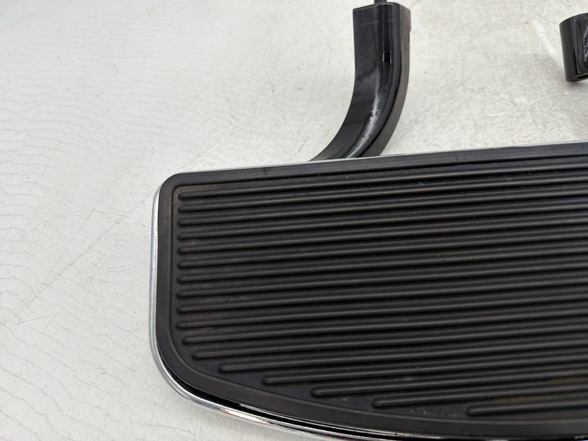 2011 Harley Electra Glide Touring Ultra OEM Left Right Driver & Pass Floorboard Foot Rest