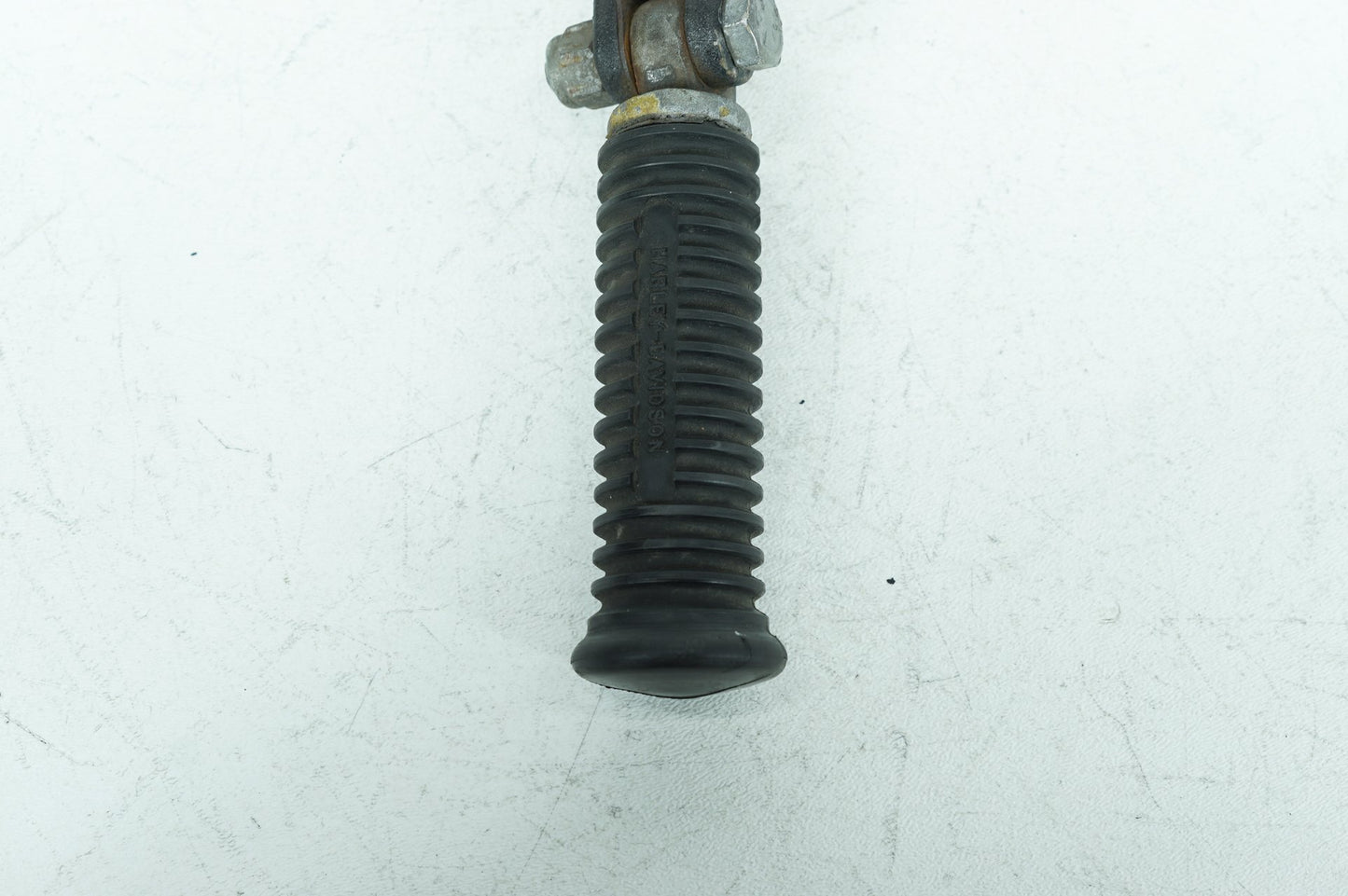 2007 - 2017 Harley-Davidson Dyna Super Glide Right Foot Rest Support Bracket Peg 33032-99