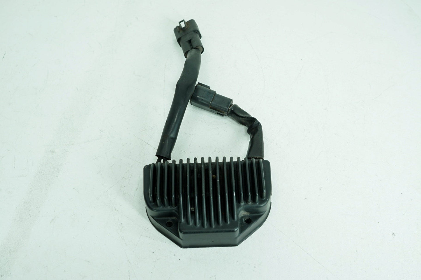 1999 - 2006 Harley-Davidson Dyna Wide Glide Voltage Regulator Rectifier  74631-04