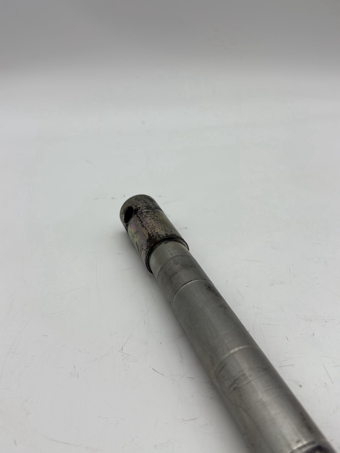2007 - 2012 Harley-Davidson Dyna Street Bob Front Wheel Axle Bolt Shaft  	40928-06
