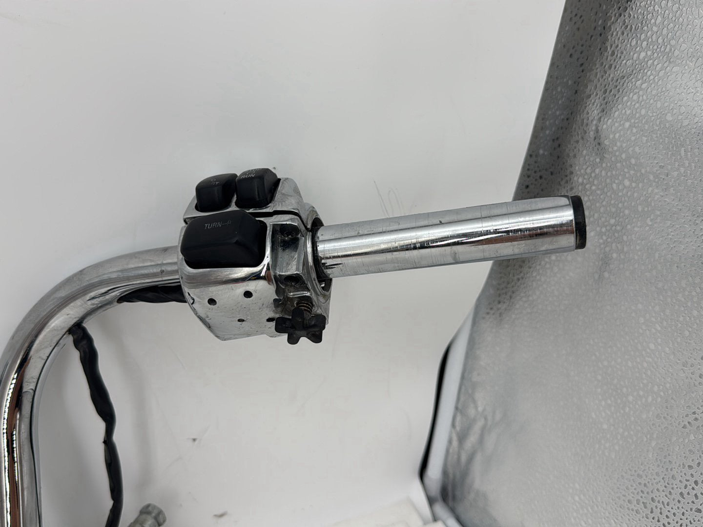 1999 - 2006 Harley-Davidson Dyna Wide Glide Handlebars Left Right Switches Controls 56079-93