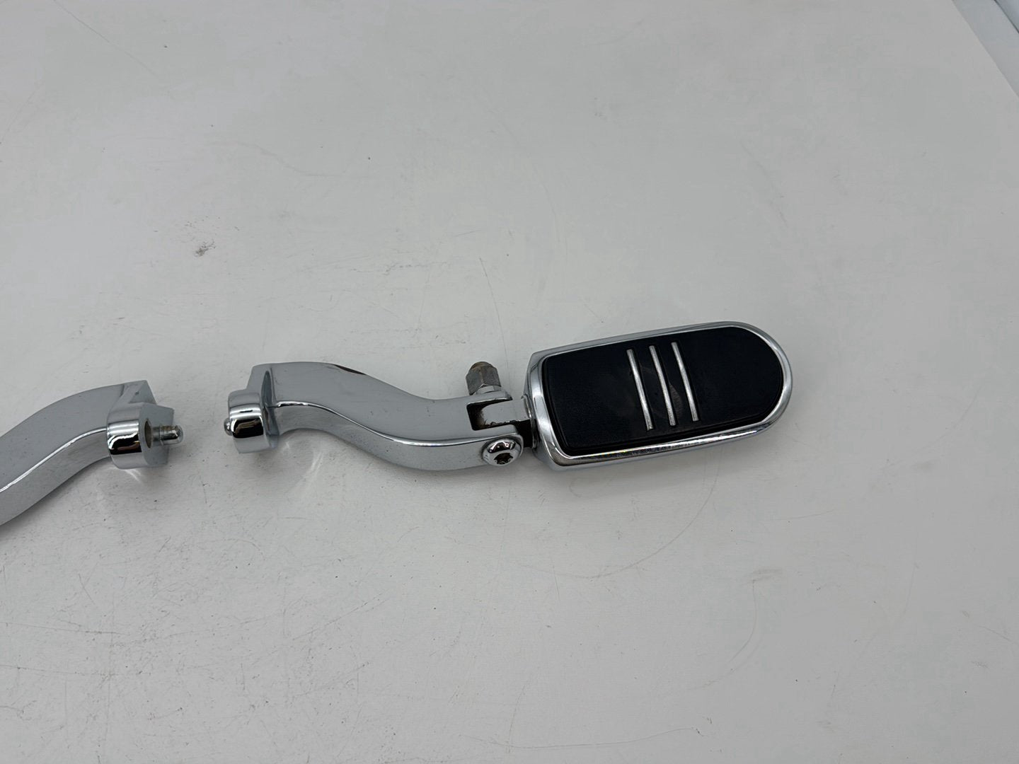 1999 - 2006 Harley-Davidson Touring Road King Custom Passenger Left & Right Foot Pegs 49015-04A
