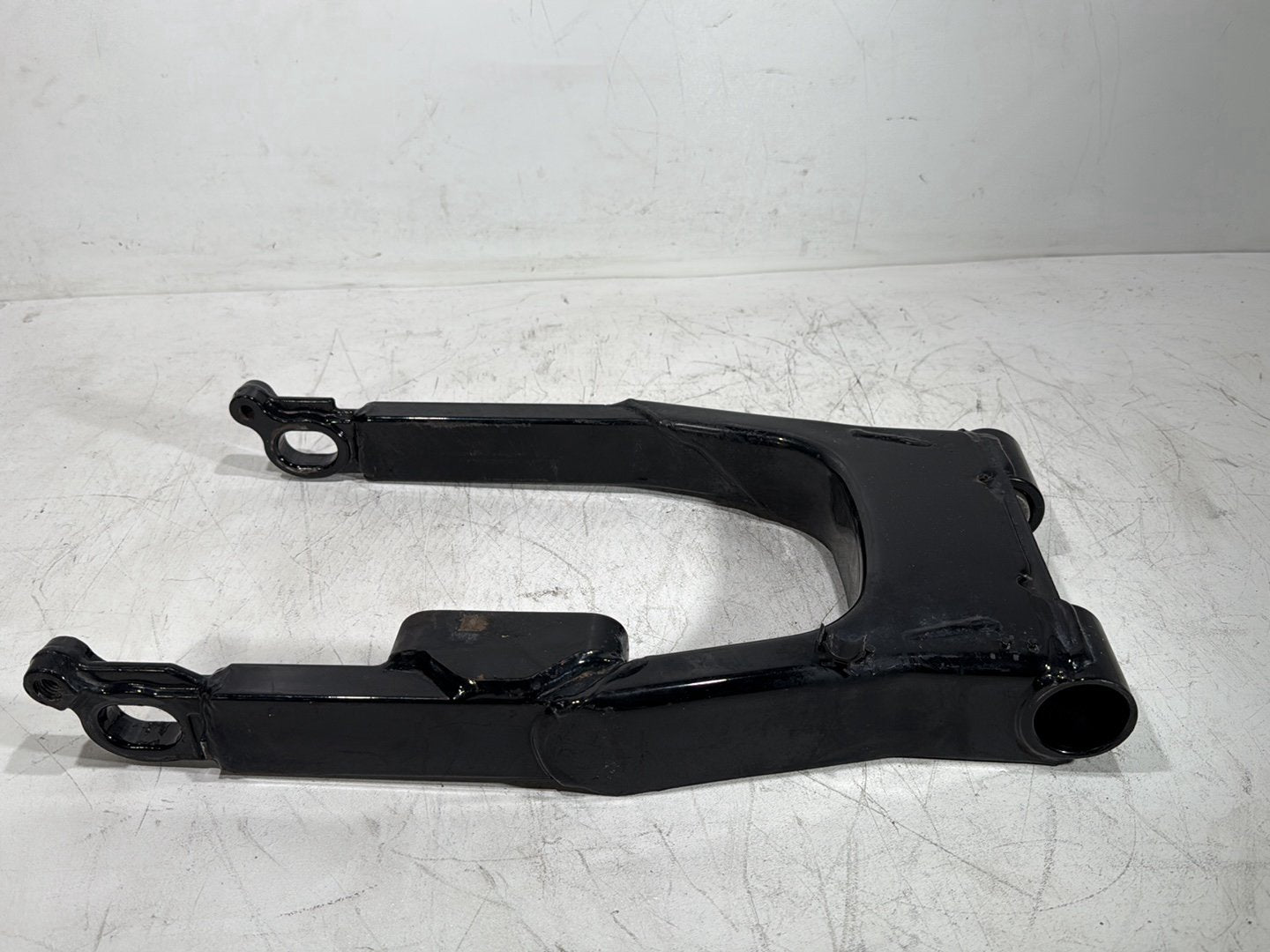 2006 Harley Touring FLHTCI Electra Glide Classic OEM Rear Fork Swingarm Swing Arm