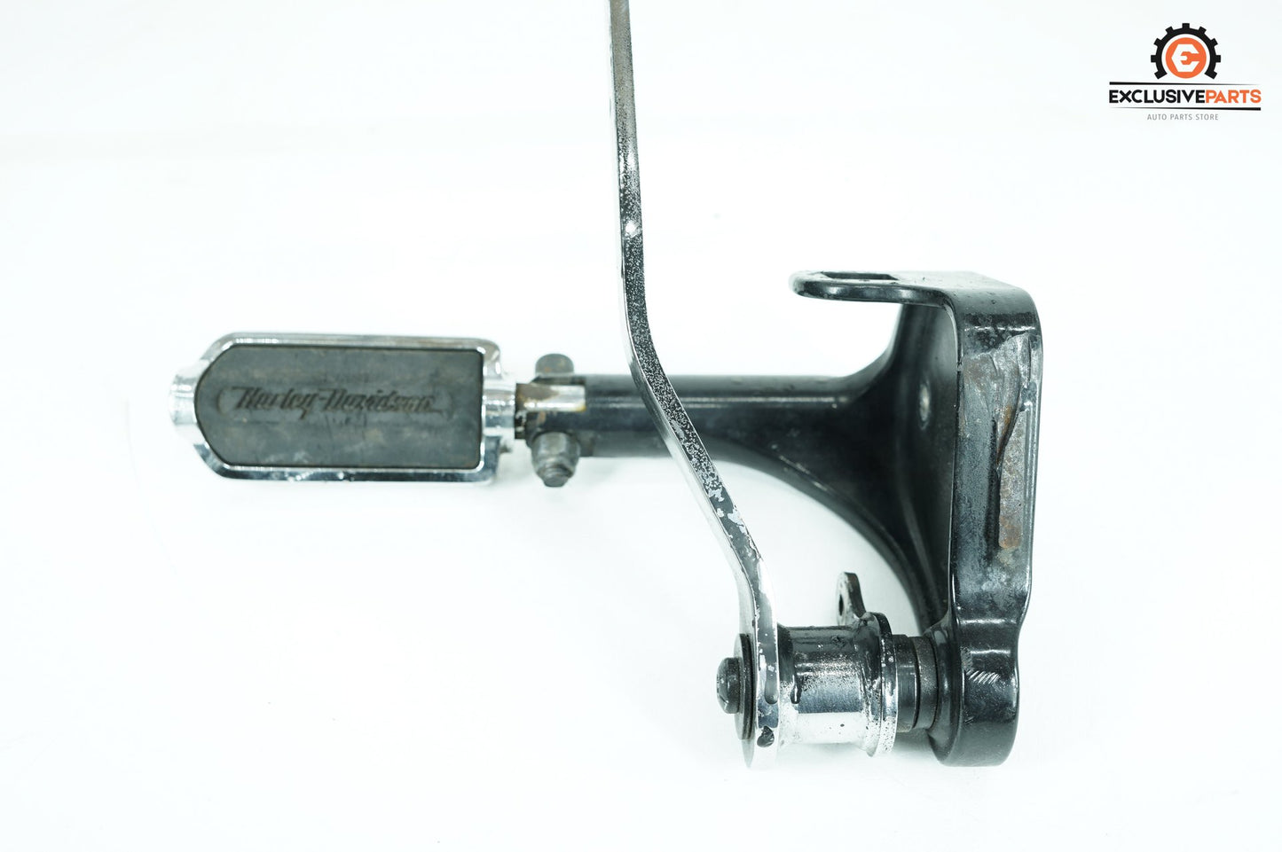 1999 - 2006 Harley-Davidson Softail Deuce Right Driver Foot Controls Peg Rest 42507-00B