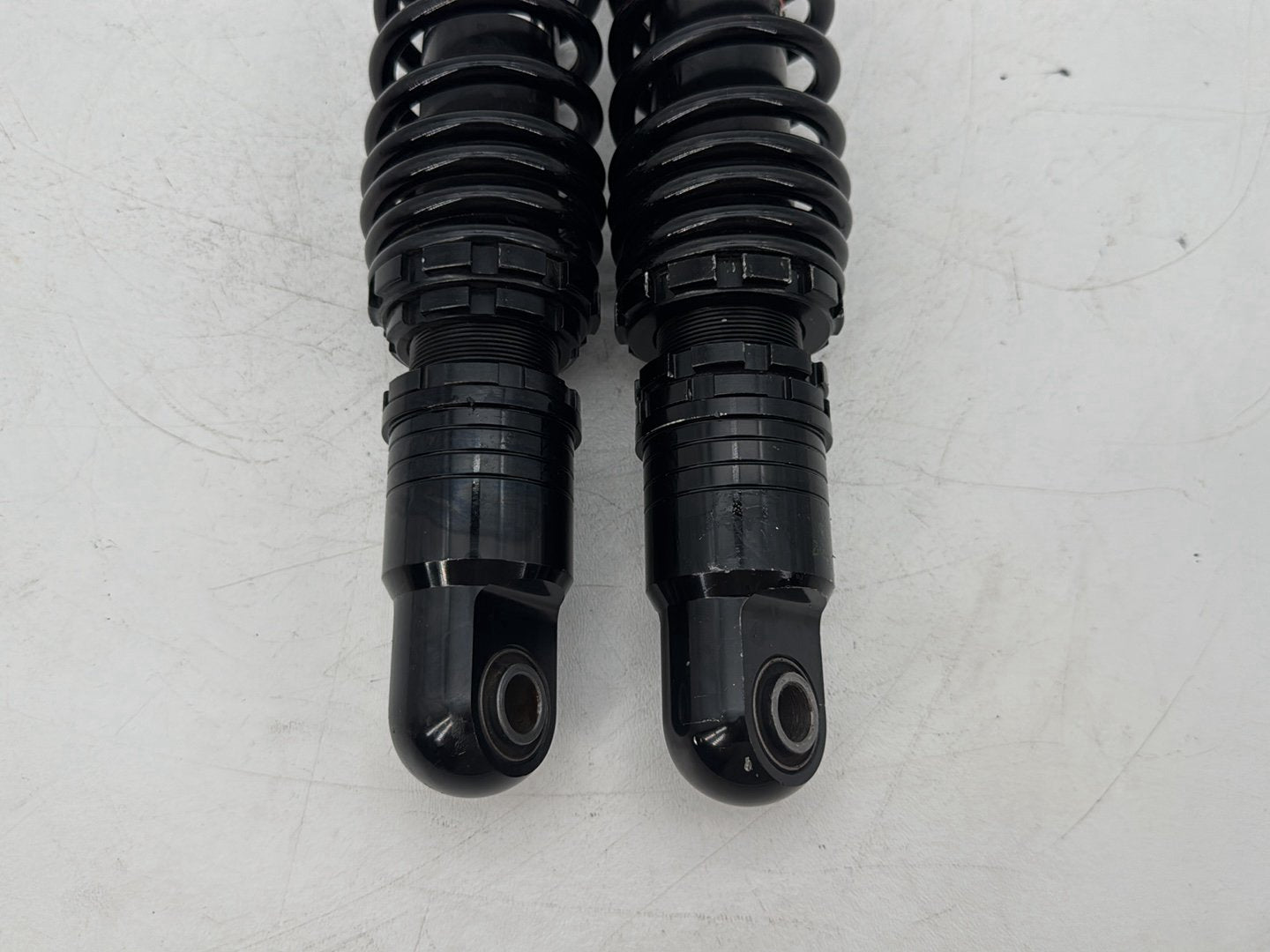 1999 - 2006 Harley-Davidson Touring Road King Classic Rear Left Right Shock Absorbers Drag Specialties