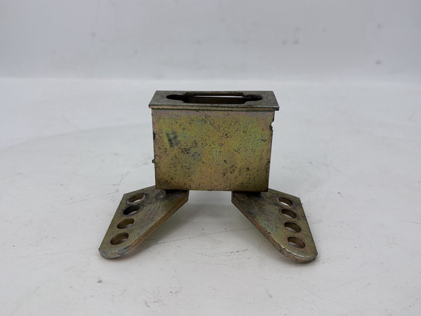 1999 - 2006 Harley-Davidson Touring CVO Screamin Eagle Road King Front Driver Rider Backrest Bracket Mount 52587-09