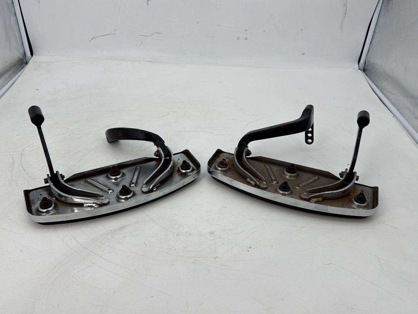 1999 - 2006 Harley-Davidson Touring Electra Glide Classic Left Right Driver Floorboard Foot Rest 50621-79A