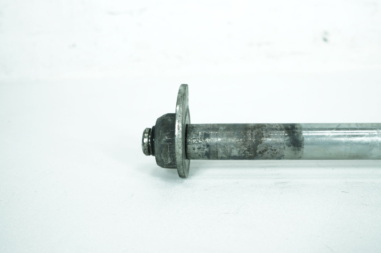 2008 - 2016 Harley-Davidson Touring Street Glide Rear Wheel Axle Bolt Shaft 41056-09