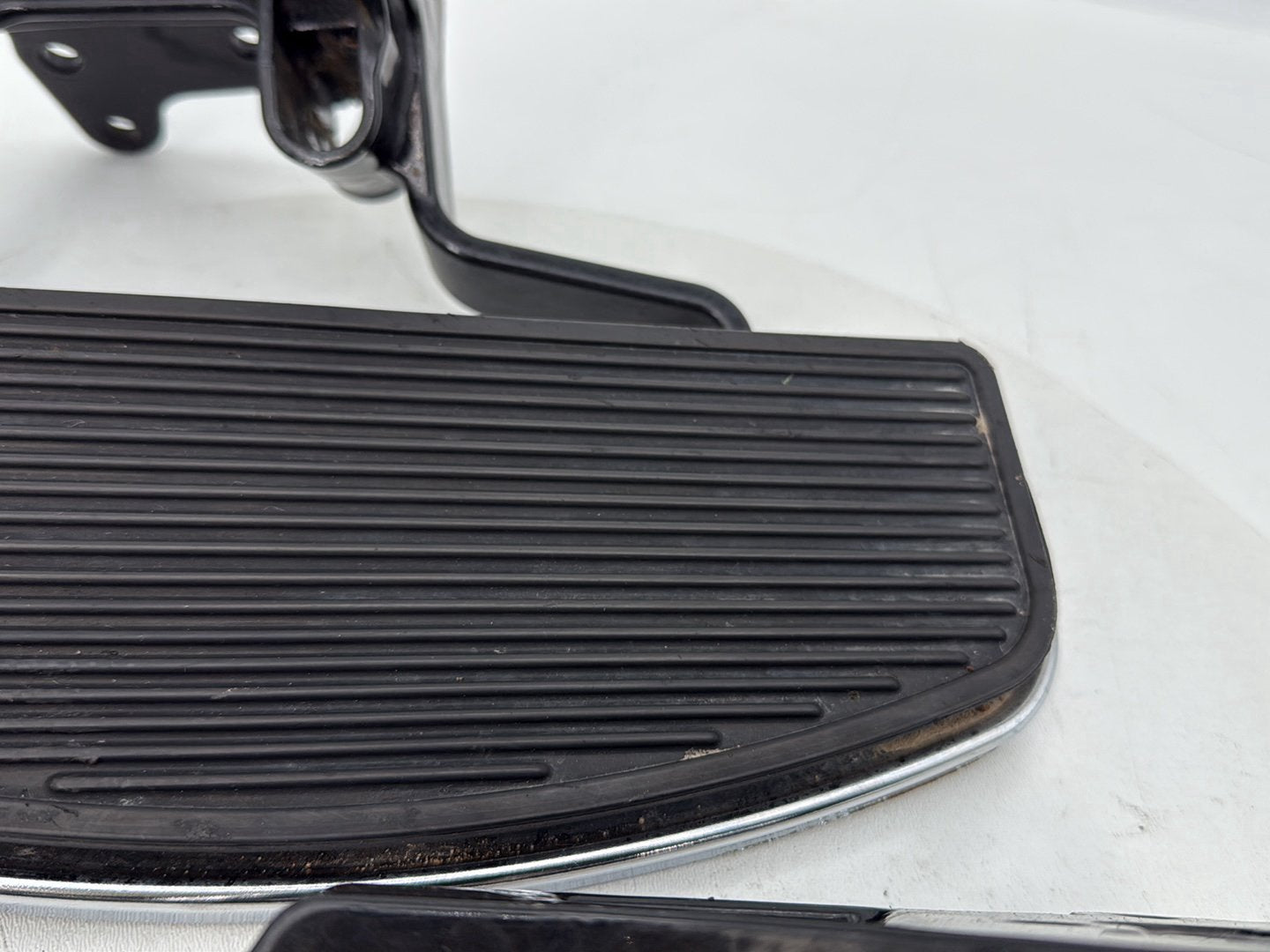 1999 - 2006 Harley-Davidson Softail Heritage Left Right Driver Floorboard Foot Rest 42431-00A