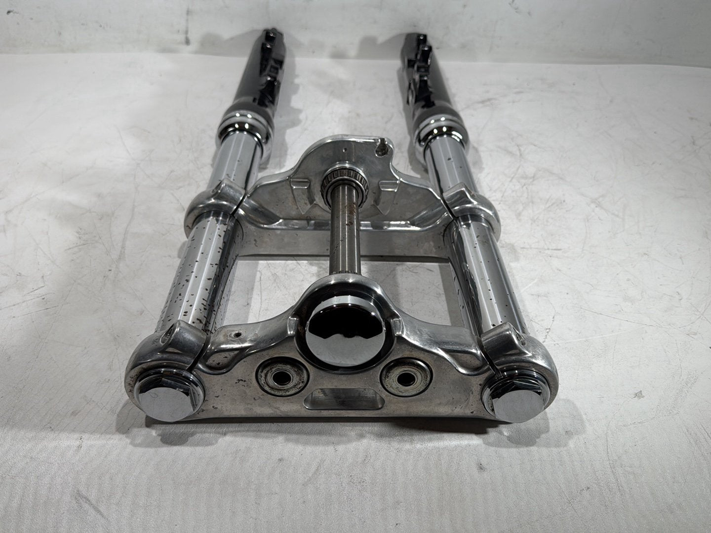 08 Harley Dyna Fat Bob FXDF OEM Front Triple Tree Set & LH RH Fork Legs Sliders