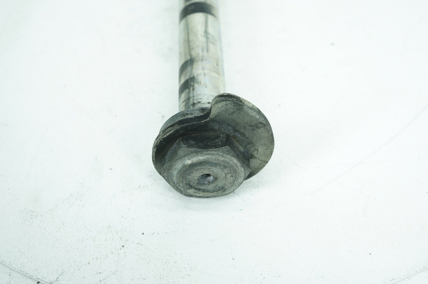 2008 - 2016 Harley-Davidson Touring Electra Glide Ultra Rear Wheel Axle Bolt Shaft 41056-09