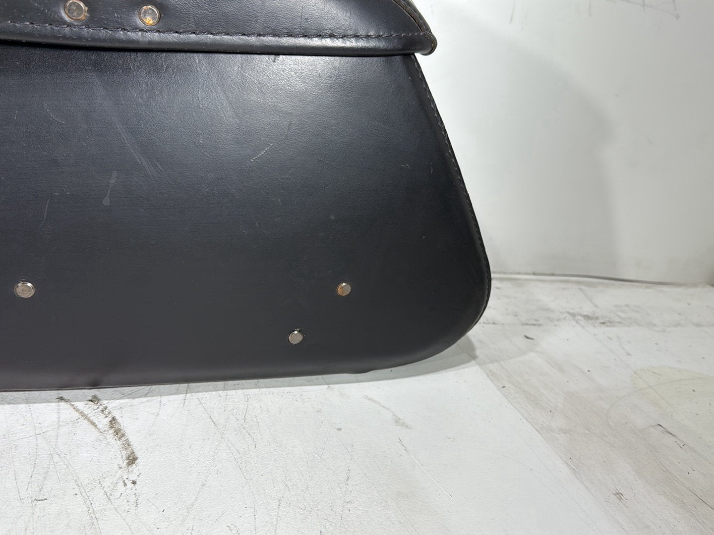 2006 Harley Road King Touring FLHRCI Classic OEM Rear Left Right Saddlebags Luggage Leather