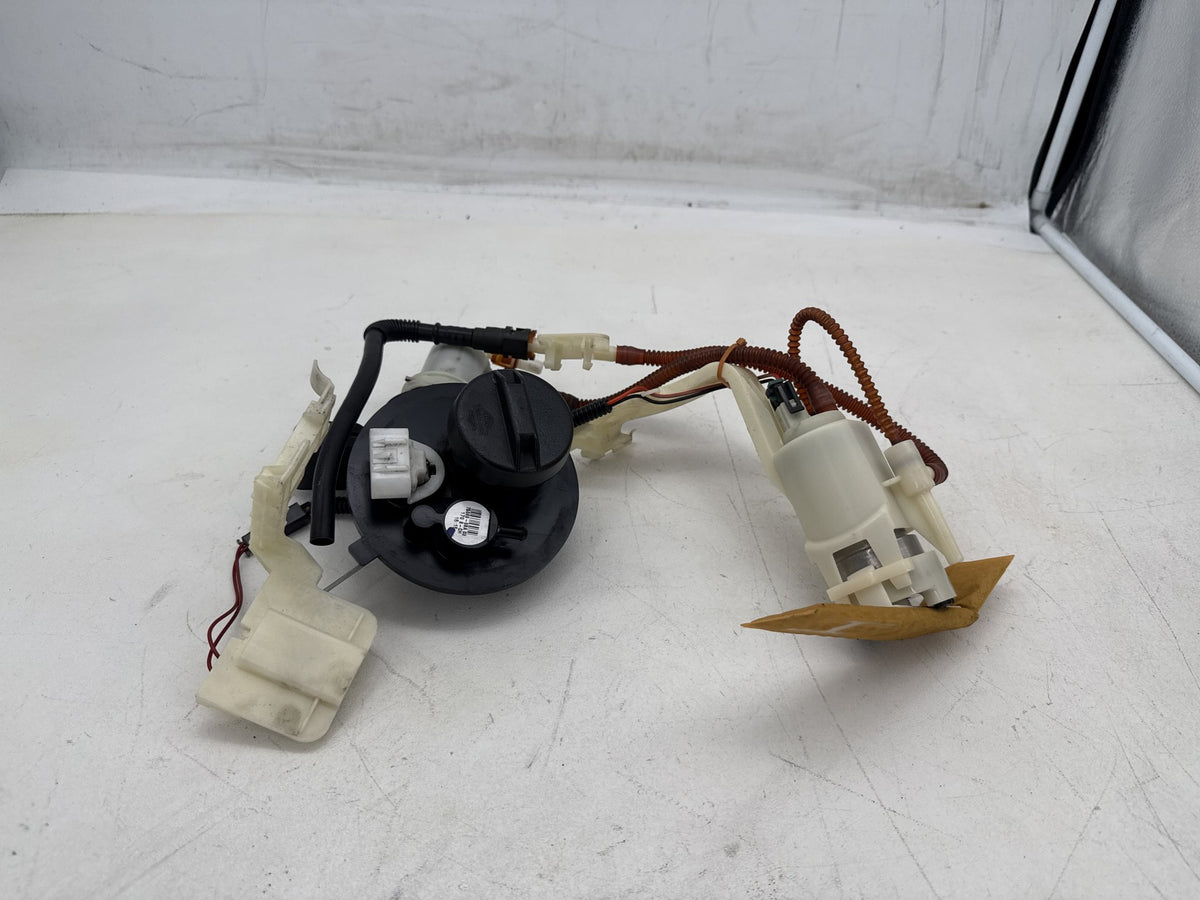 09 Harley Electra Glide Touring Ultra OEM Fuel Pump Gas Gasoline Petrol Sending