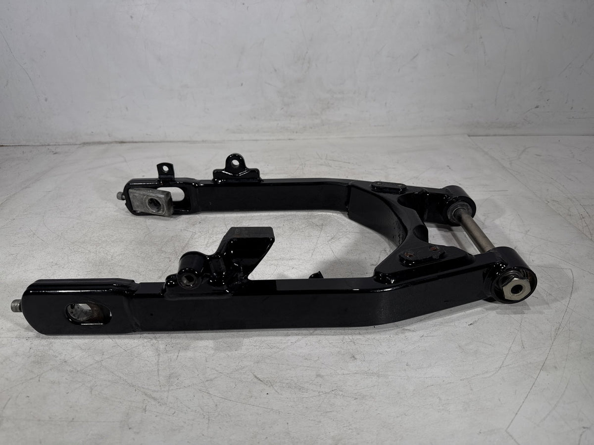 2017 Harley Dyna Street Bob FXDB OEM Rear Fork Swingarm Swing Arm