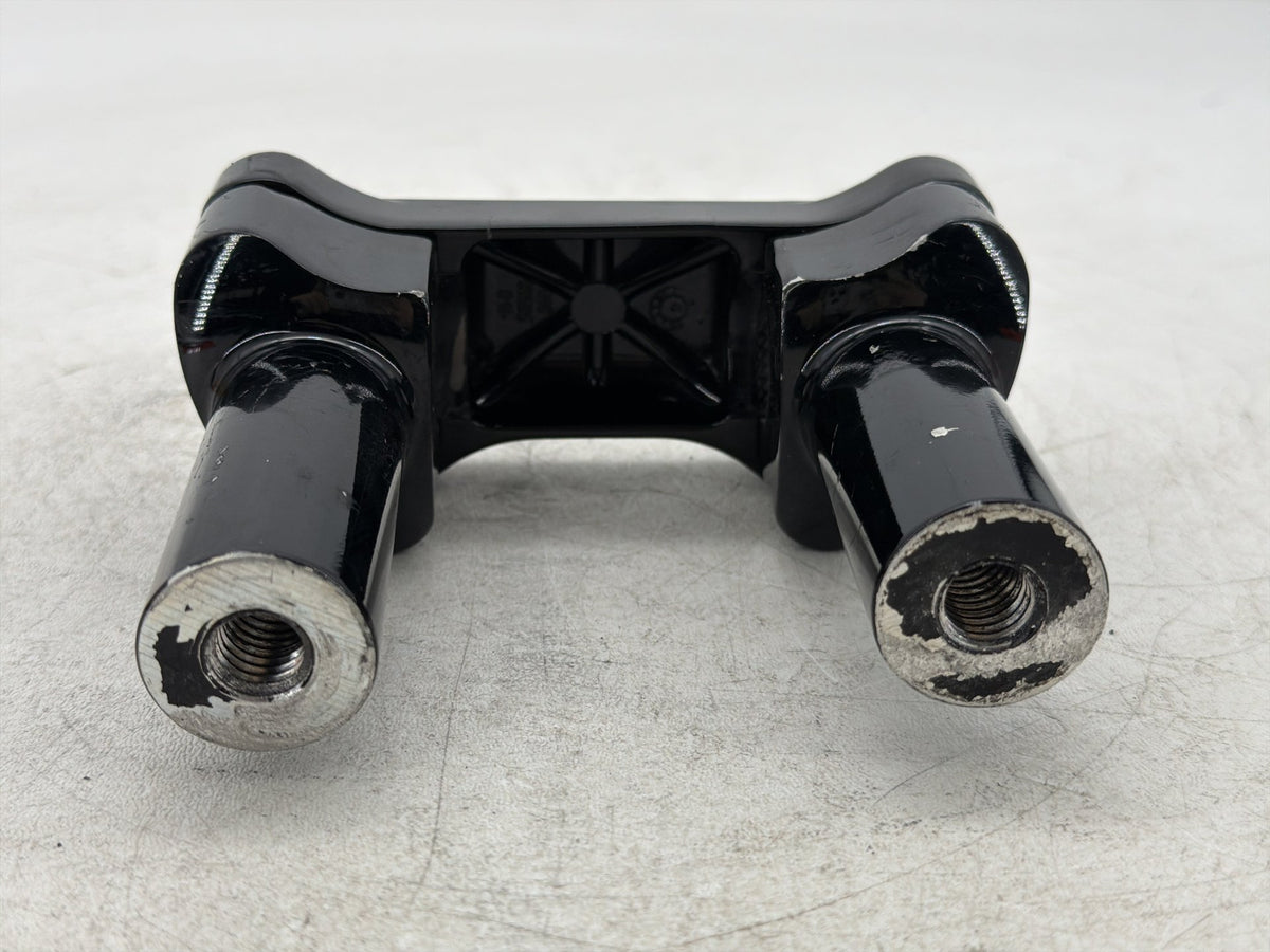 2017 Harley Dyna Street Bob FXDB OEM Front Handlebar Riser Top Clamp 55900064