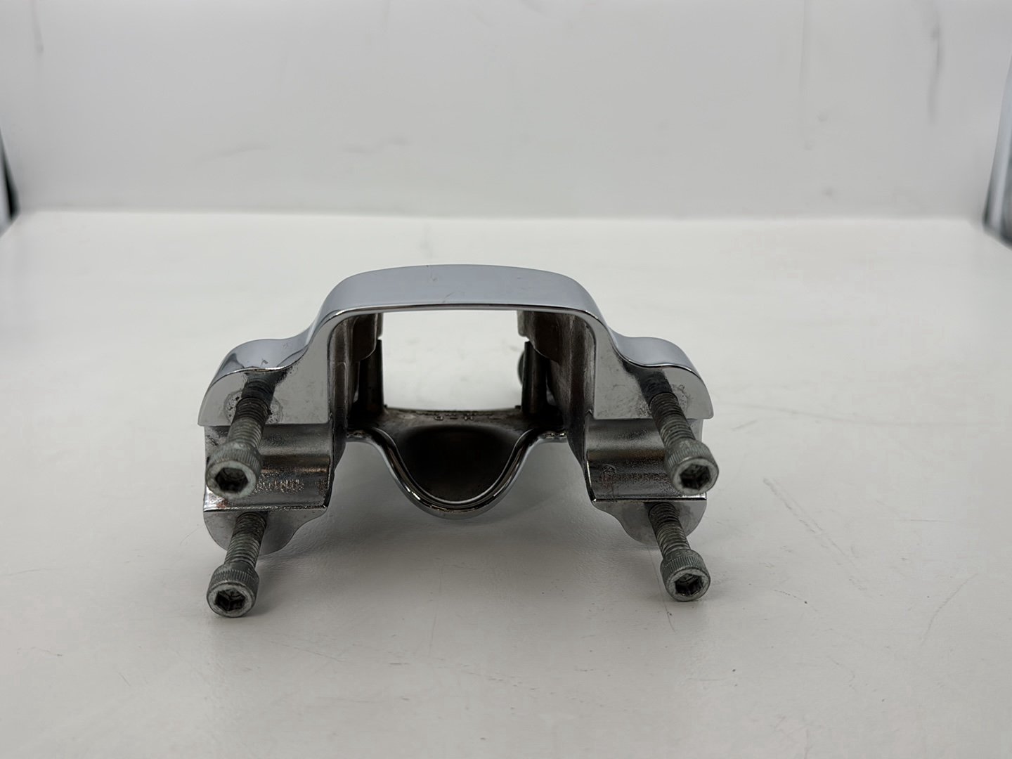 2009 Harley Sportster XL1200C 1200 Custom OEM Front Handlebar Riser Top Clamp Chrome