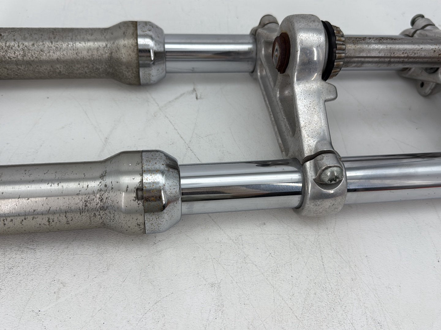 2009 Harley Sportster 883 Low XL883L OEM Front Triple Tree Set & LH RH Fork Legs Sliders