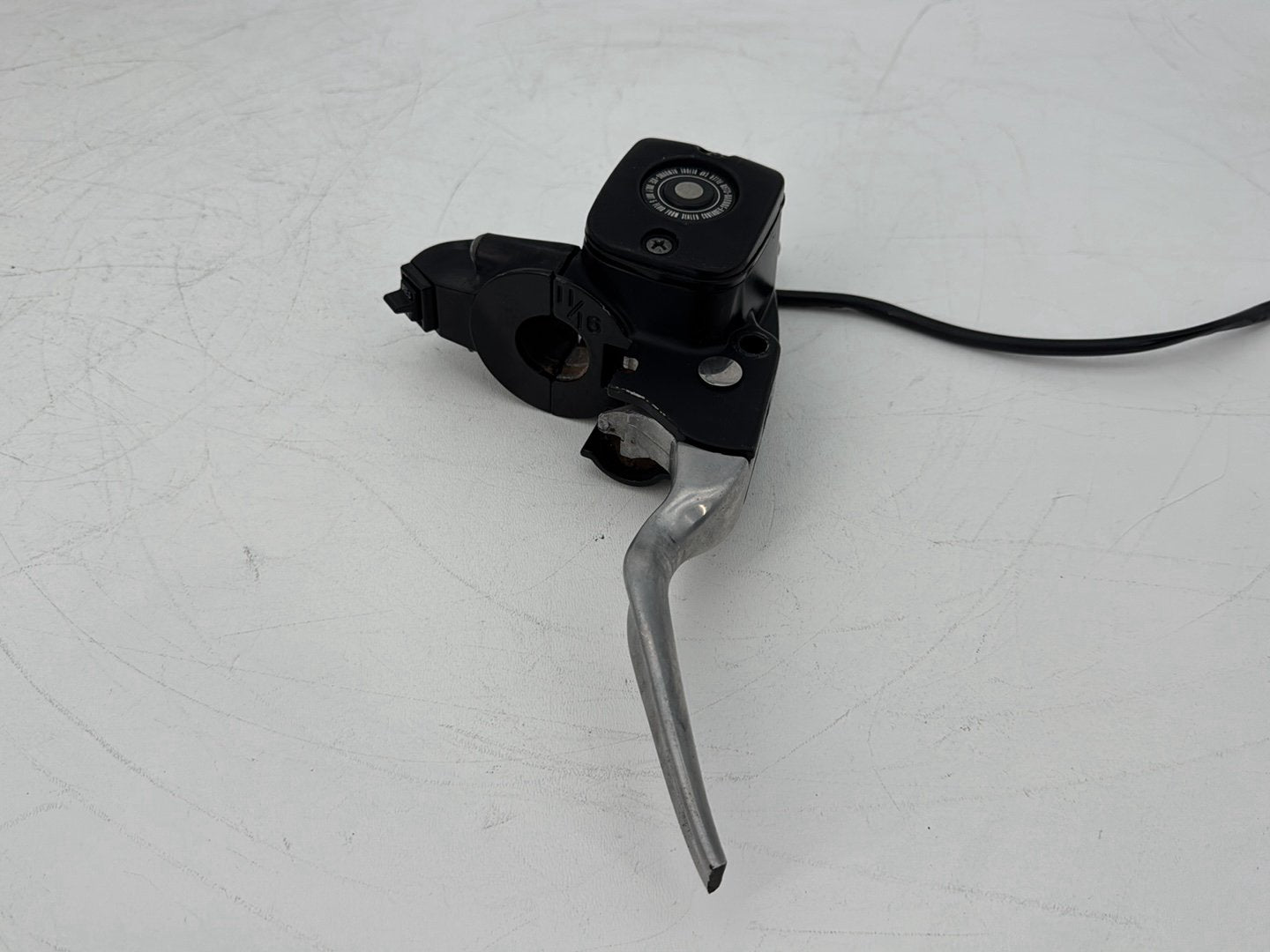1999 - 2006 Harley-Davidson Touring Electra Glide Classic Front Right Brake Lever Master Cylinder 45013-96D