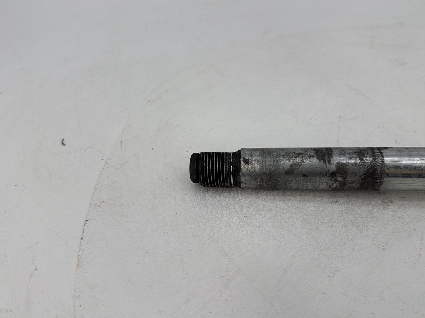 1999 - 2006 Harley-Davidson Touring Electra Glide Rear Wheel Axle Bolt Shaft 	41056-02