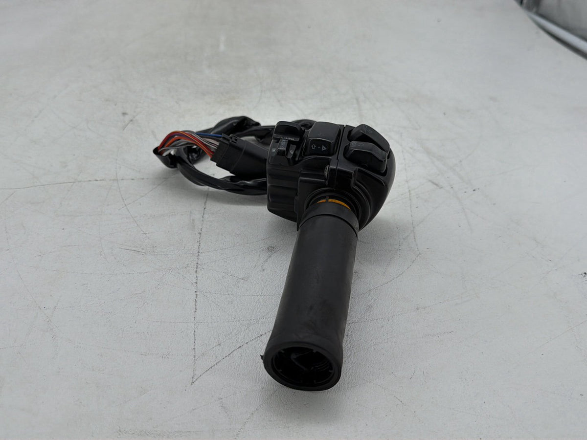 2011 Harley Electra Glide Touring OEM Right Engine Start Kill Switches Controls