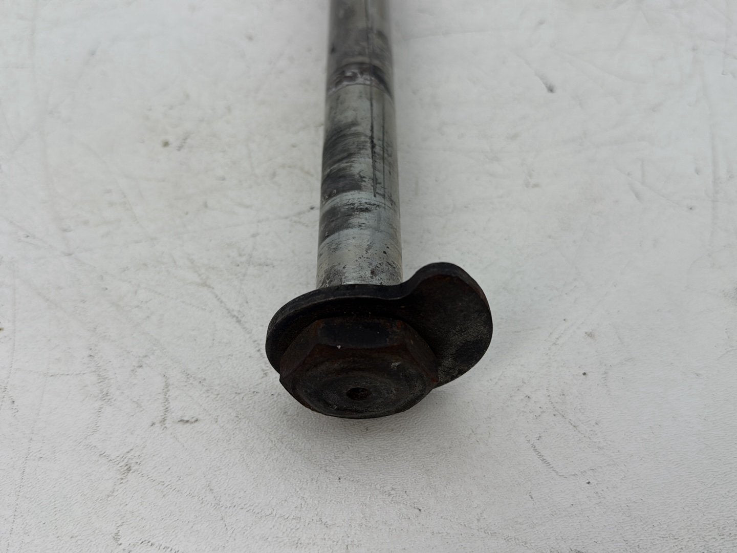 2008 - 2016 Harley-Davidson Touring Electra Glide Ultra Rear Wheel Axle Bolt Shaft 41056-09