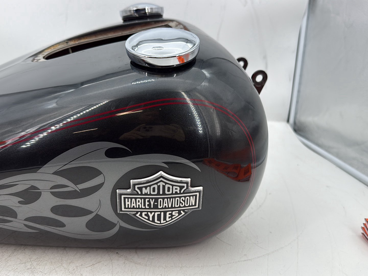 2005 Harley Dyna FXDWG Wide Glide OEM Fuel Gas Tank Gasoline Reservoir