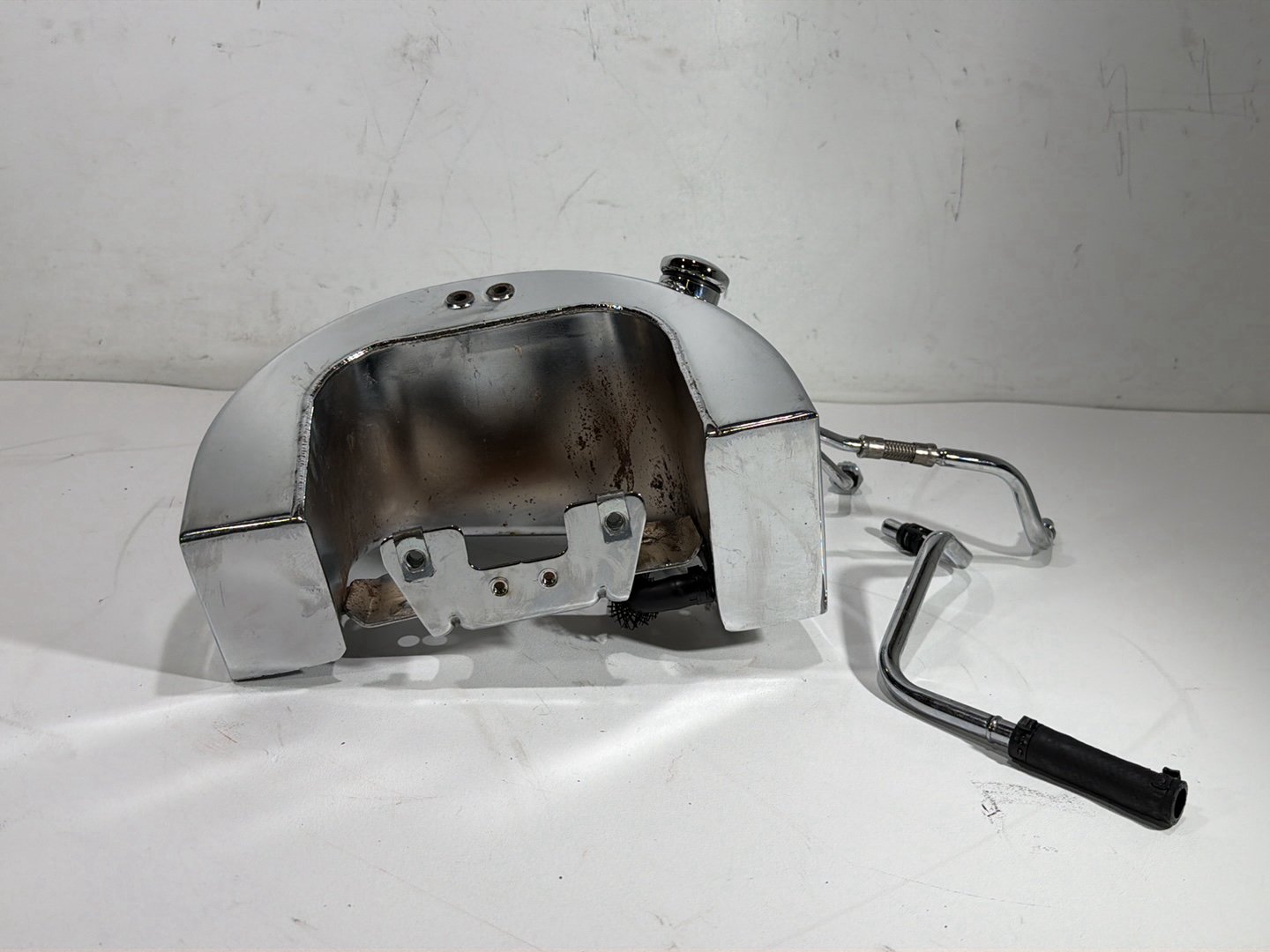 2011 Harley Heritage Softail Classic FLSTC OEM Oil Tank Reservoir Bottle Canister & Dipstick