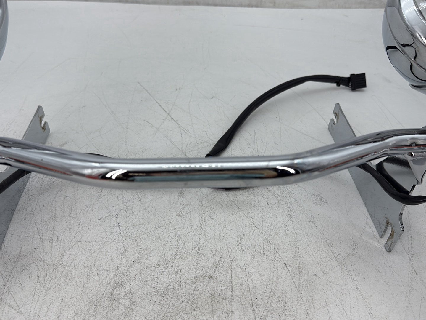 2005 Harley Electra Glide Touring Ultra FLHTCUI OEM Front Turn Signal Indicators Aux Light Bar