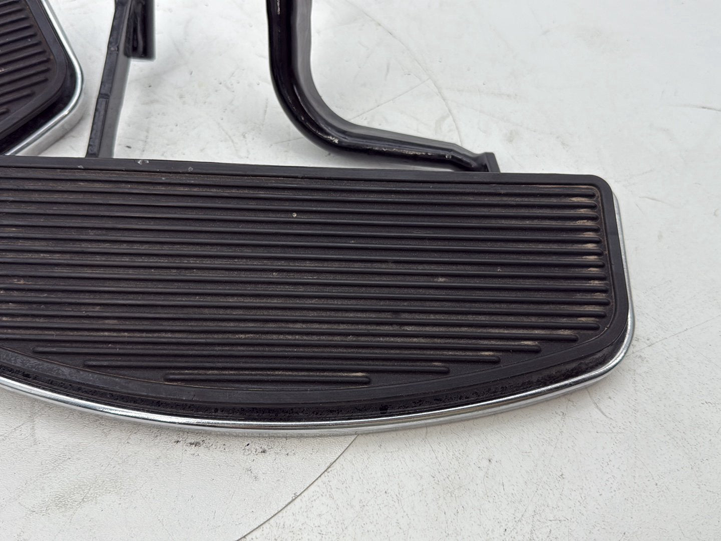 2007 - 2012 Harley-Davidson Touring Electra Glide Ultra Left Right Driver Floorboard Foot Rest 	47365-83C