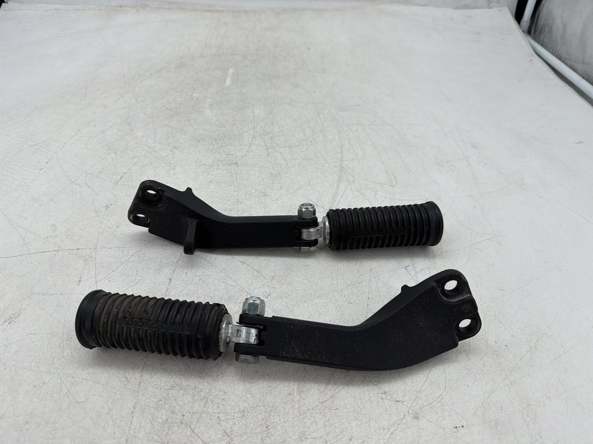 2017 Harley Dyna Street Bob FXDB OEM Passenger Left & Right Foot Pegs