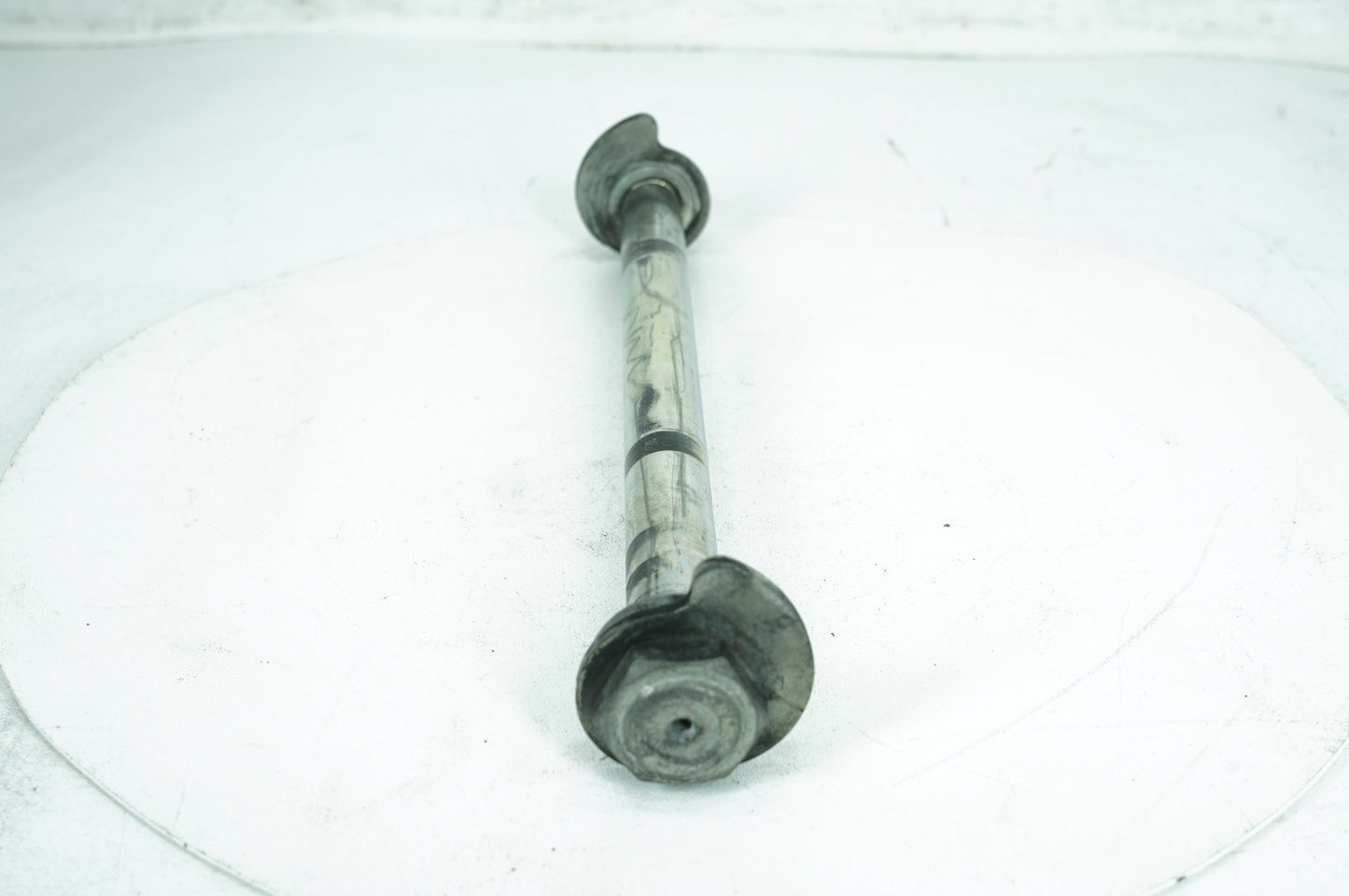 2008 - 2016 Harley-Davidson Touring Electra Glide Ultra Rear Wheel Axle Bolt Shaft 41056-09