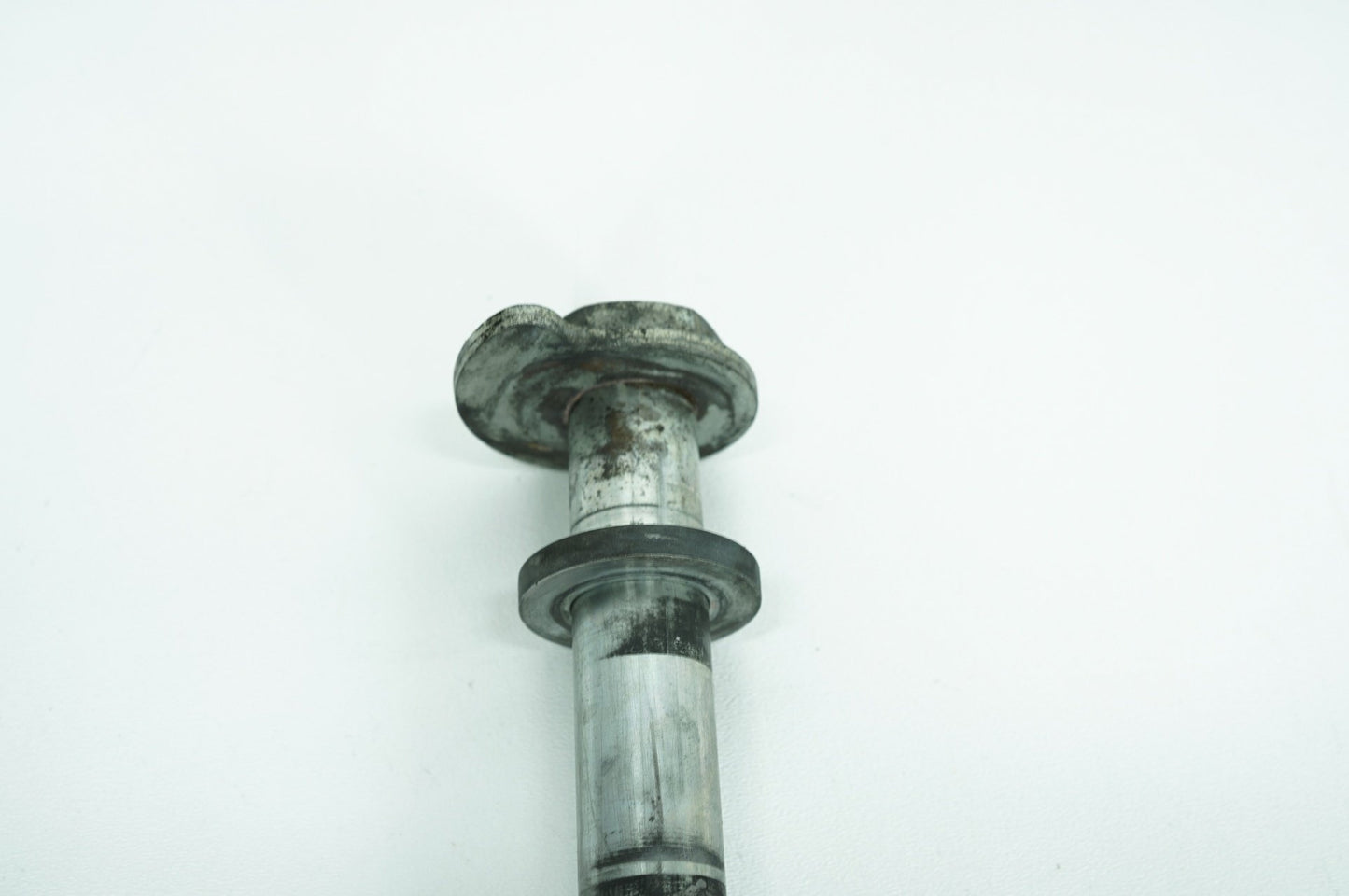 2008 - 2016 Harley-Davidson Touring Street Glide Rear Wheel Axle Bolt Shaft 41056-09