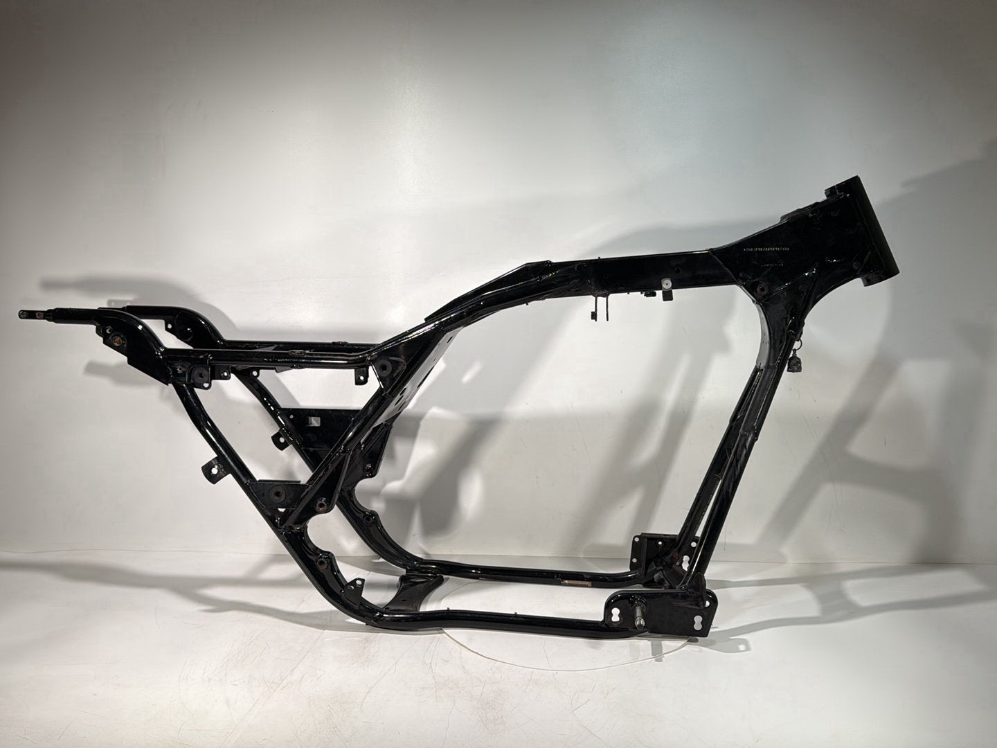 1999 - 2006 Harley-Davidson Touring Electra Glide Body Main Frame Chassis CLN CLR 	47900-02A